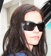 medium_courteney_cox12_461a339a4edc2.jpg