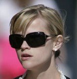 medium_reese_witherspoon_031507_02.jpg