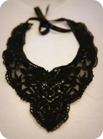 collier en dentelle